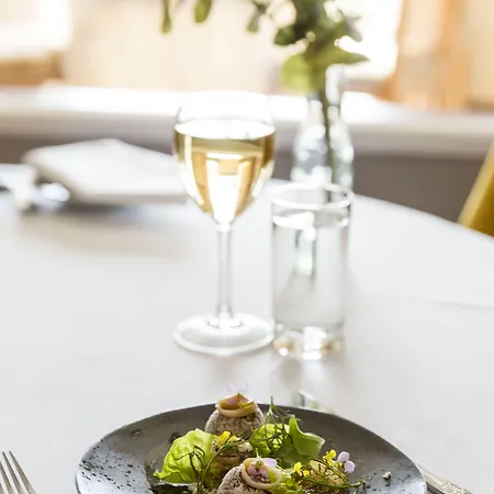 Eccles And מלון 4*